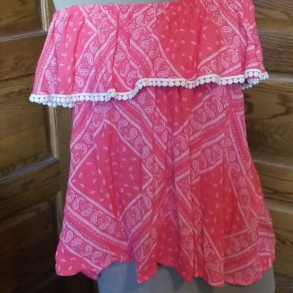 Super cute coral top